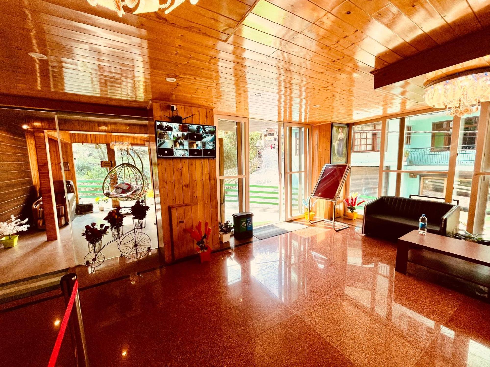 Vista Resort, Manali - ! Near Mall Road !! Hot & Cold Ac Rooms !! Best Selling !! Big Parking !! Luxury Collection !! Open Terrace !! Lift !! Playing Zone !! Property Of The Year ! Екстериор снимка