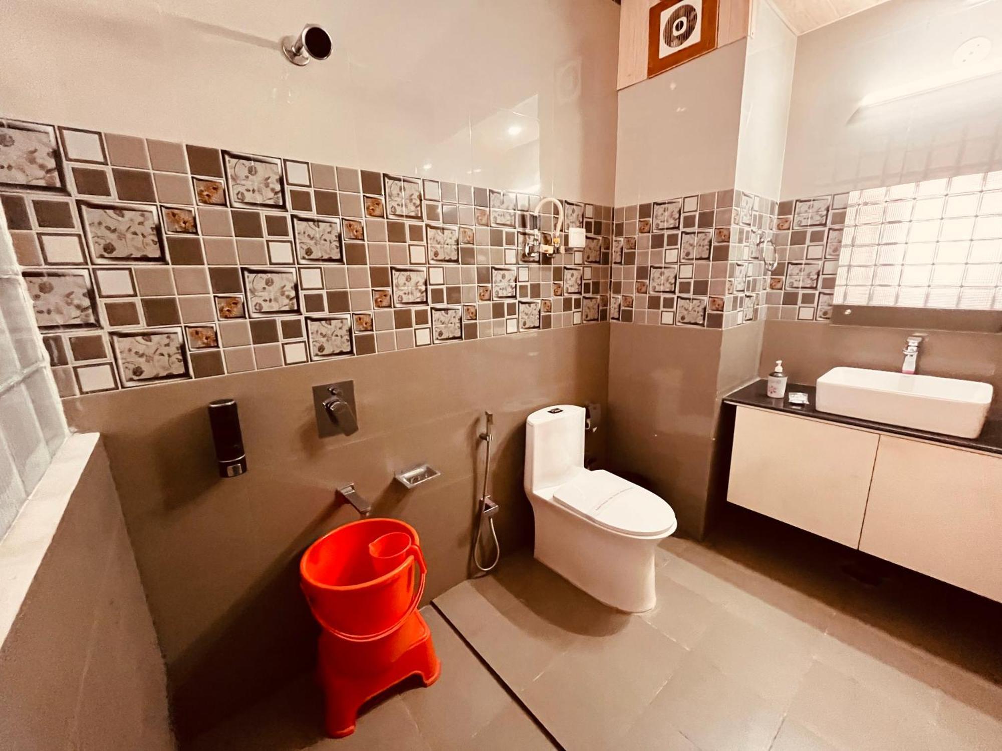Vista Resort, Manali - ! Near Mall Road !! Hot & Cold Ac Rooms !! Best Selling !! Big Parking !! Luxury Collection !! Open Terrace !! Lift !! Playing Zone !! Property Of The Year ! Екстериор снимка