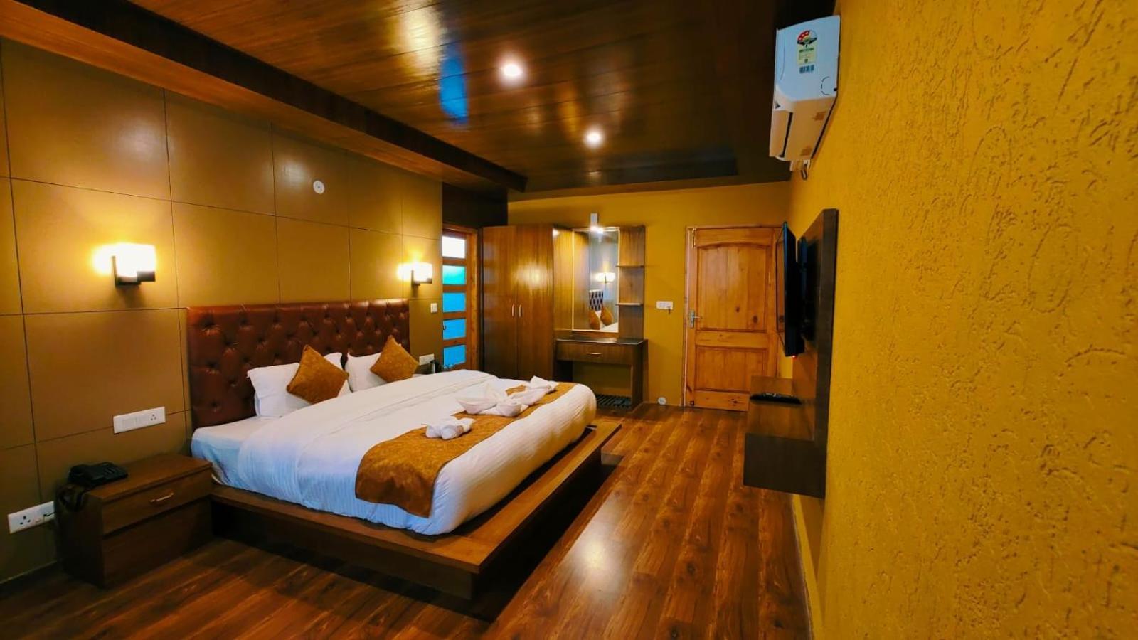 Vista Resort, Manali - ! Near Mall Road !! Hot & Cold Ac Rooms !! Best Selling !! Big Parking !! Luxury Collection !! Open Terrace !! Lift !! Playing Zone !! Property Of The Year ! Екстериор снимка