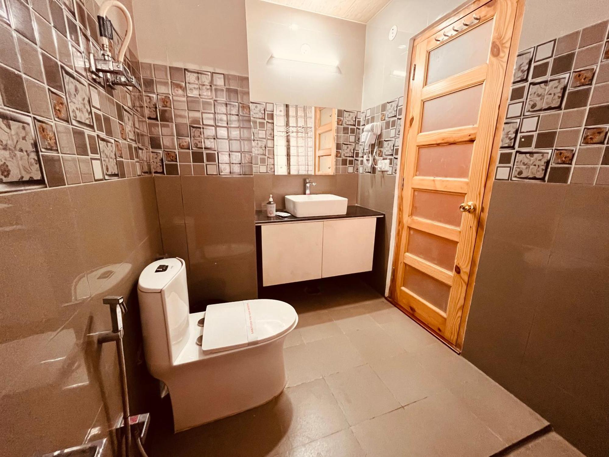 Vista Resort, Manali - ! Near Mall Road !! Hot & Cold Ac Rooms !! Best Selling !! Big Parking !! Luxury Collection !! Open Terrace !! Lift !! Playing Zone !! Property Of The Year ! Екстериор снимка
