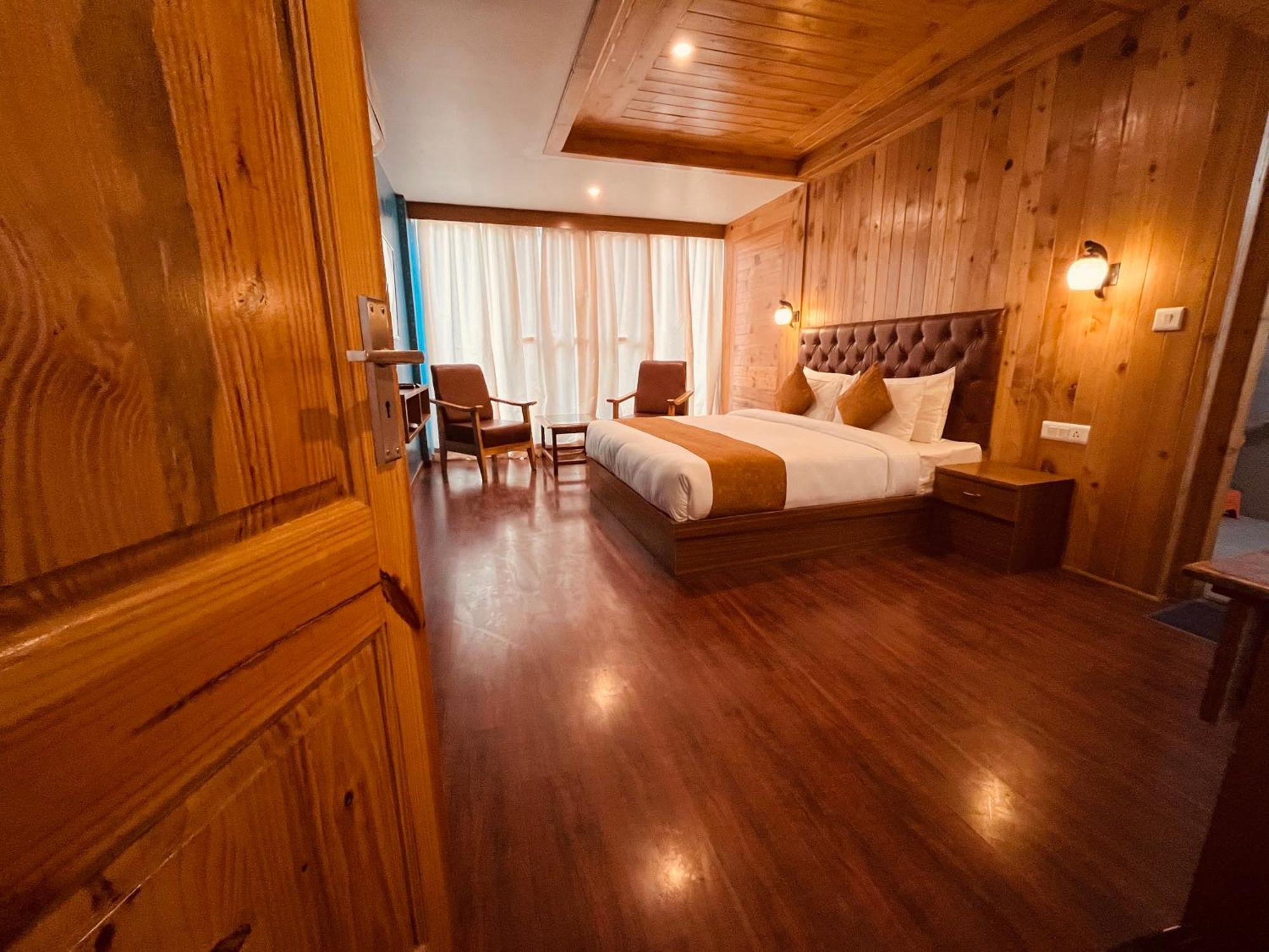 Vista Resort, Manali - ! Near Mall Road !! Hot & Cold Ac Rooms !! Best Selling !! Big Parking !! Luxury Collection !! Open Terrace !! Lift !! Playing Zone !! Property Of The Year ! Екстериор снимка