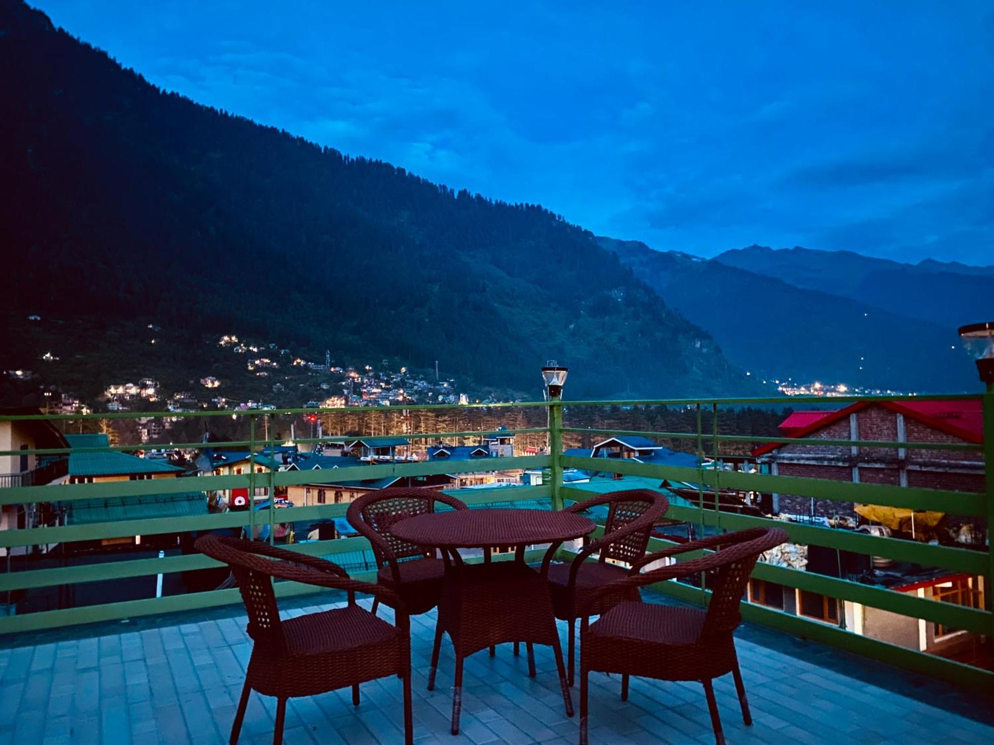 Vista Resort, Manali - ! Near Mall Road !! Hot & Cold Ac Rooms !! Best Selling !! Big Parking !! Luxury Collection !! Open Terrace !! Lift !! Playing Zone !! Property Of The Year ! Екстериор снимка